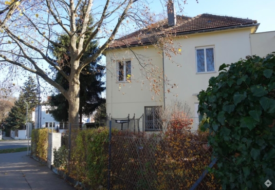 Mehrparteienhaus mit gepflegtem Garten in begehrter Wohnlage