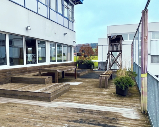 Showroom mit riesiger Terrasse